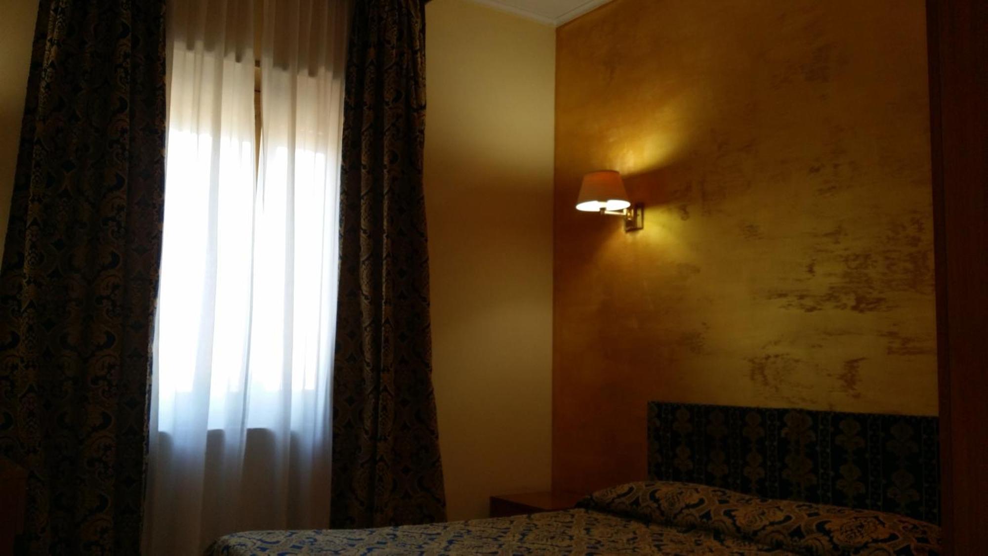 Hotel Industrial ローマ エクステリア 写真
