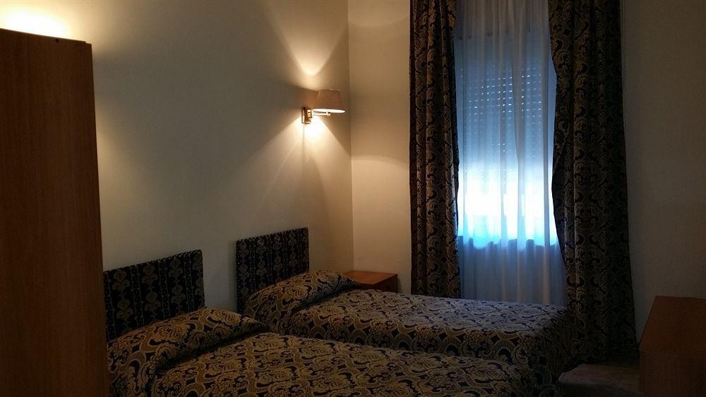 Hotel Industrial ローマ エクステリア 写真